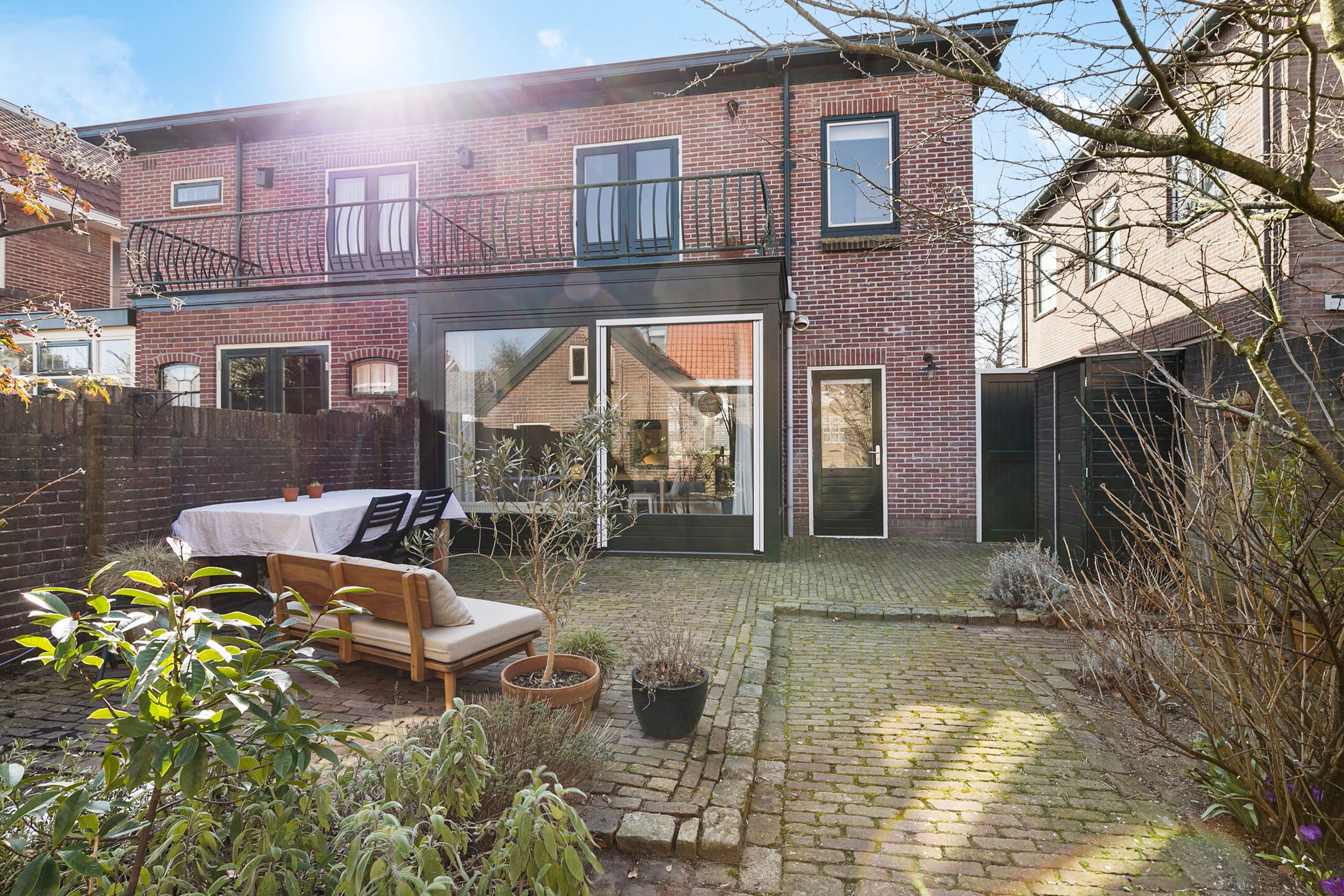 Foto 18 van Van Meerbeekstraat 1