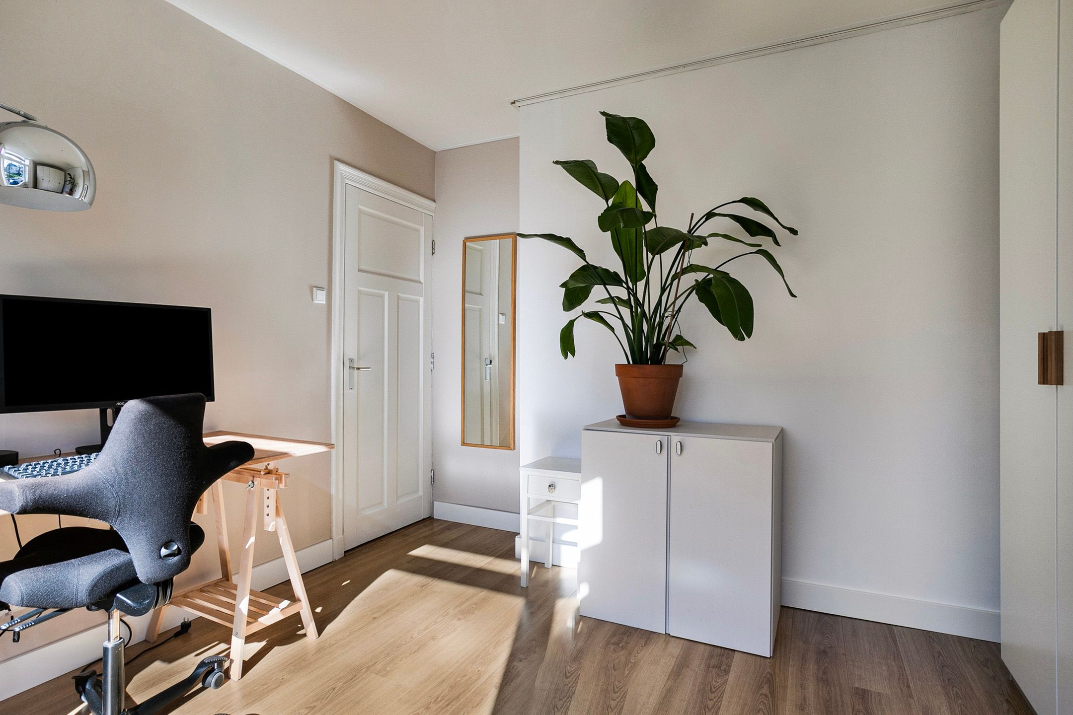 Foto 27 van Van Meerbeekstraat 1