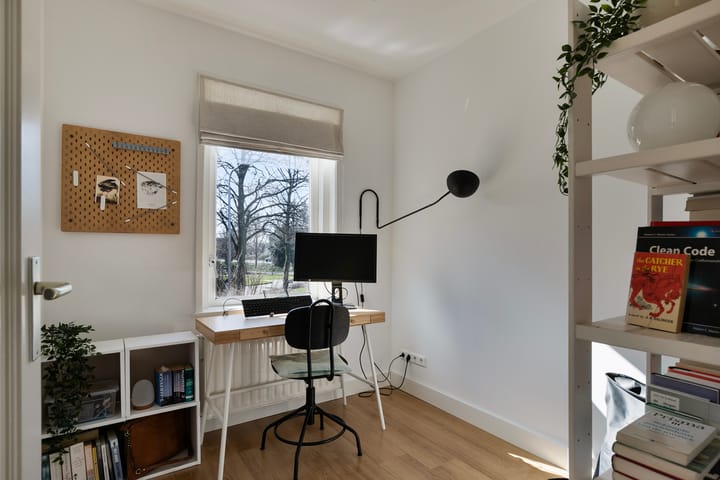 Foto 28 van Van Meerbeekstraat 1