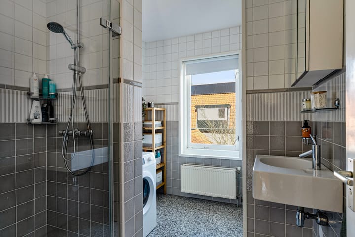 Foto 29 van Van Meerbeekstraat 1