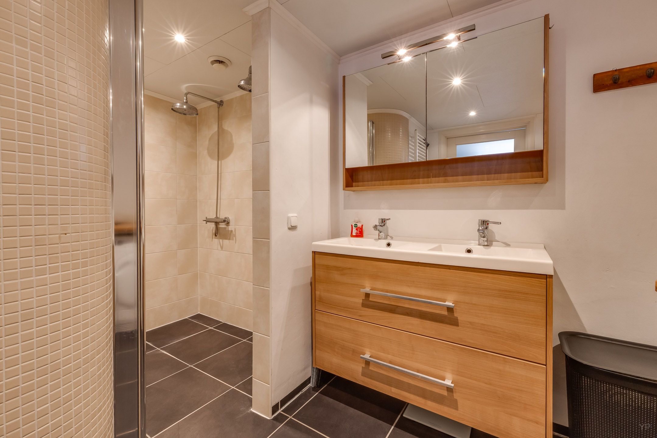 Photo 18 of Schoolstraat 137-A