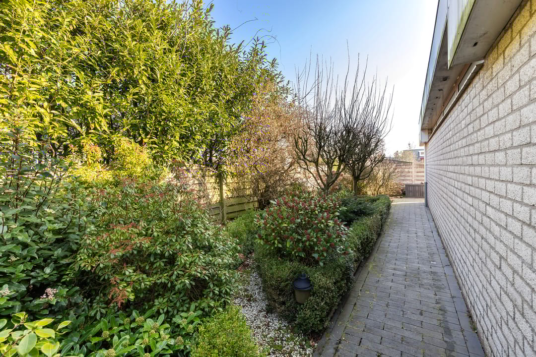 Foto 41 van D v Voornelaan 17