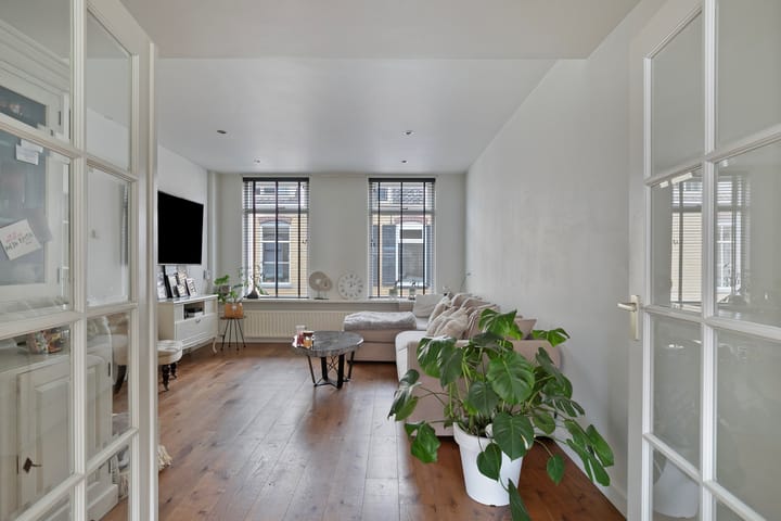 Foto 2 van Weeshuisstraat 6