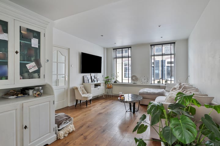 Photo 10 of Weeshuisstraat 6