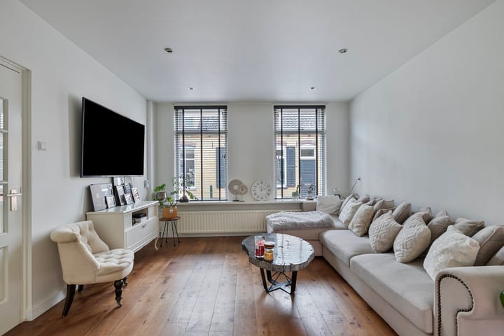 Photo 11 of Weeshuisstraat 6