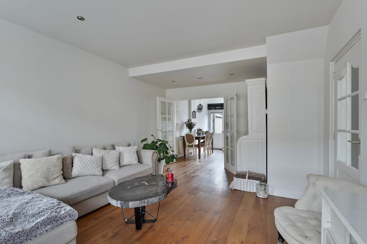 Photo 12 of Weeshuisstraat 6