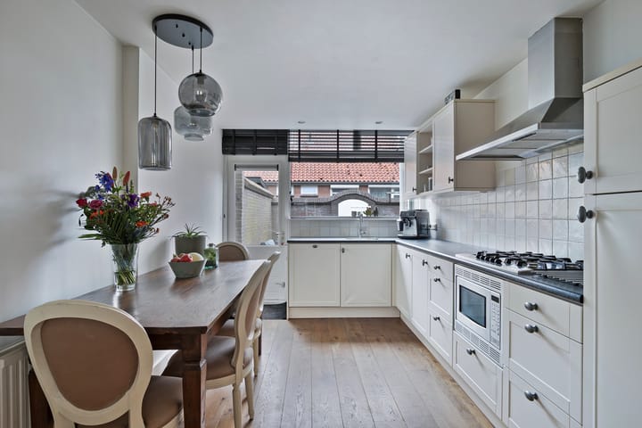 Photo 14 of Weeshuisstraat 6