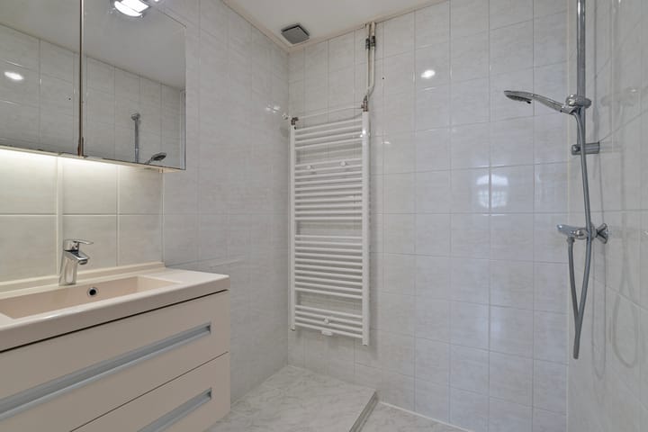 Photo 22 of Weeshuisstraat 6