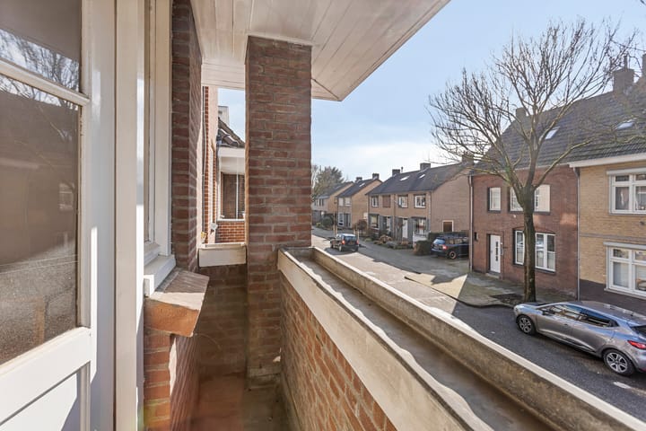 Foto 18 van Robert Regoutstraat 15