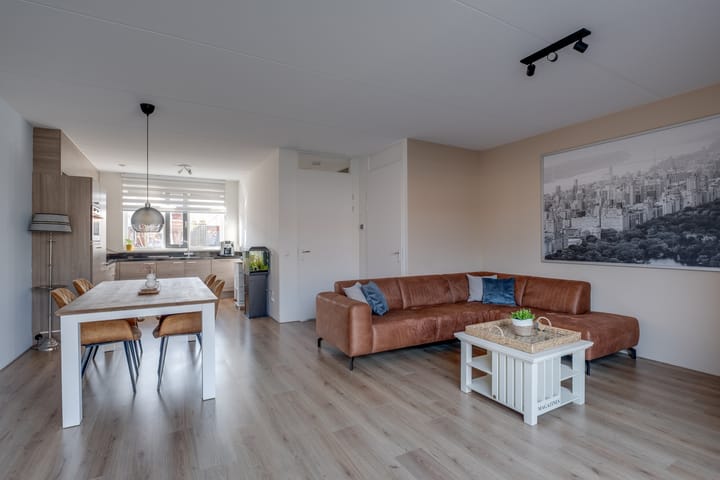 Foto 12 van Van der Willigenstraat 28