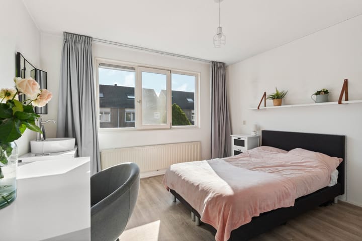 Foto 22 van Lotusbloemweg 16