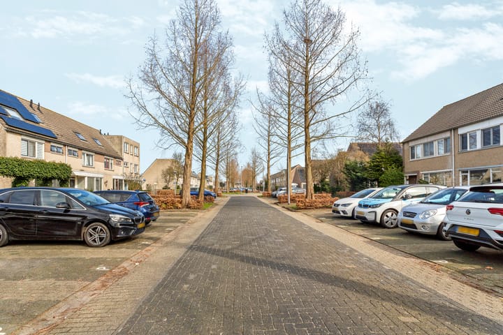 Foto 42 van Lotusbloemweg 16