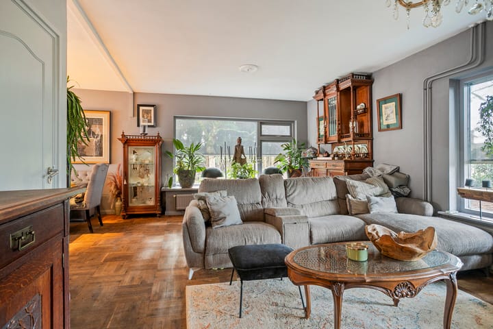 Photo 2 of Emmastraat 7