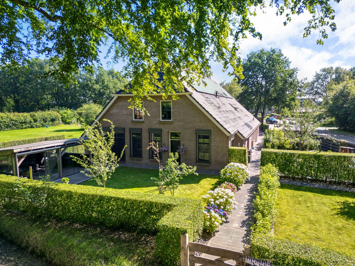 Foto 1 van Rolderstraat 2