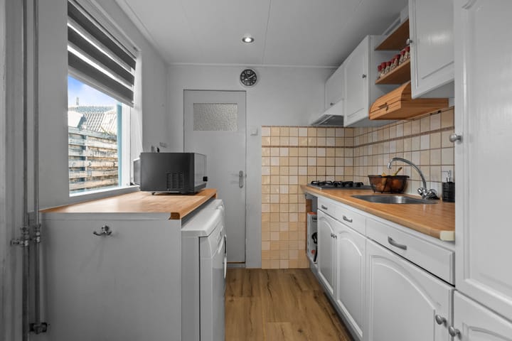 Photo 11 of Wilhelminastraat 15