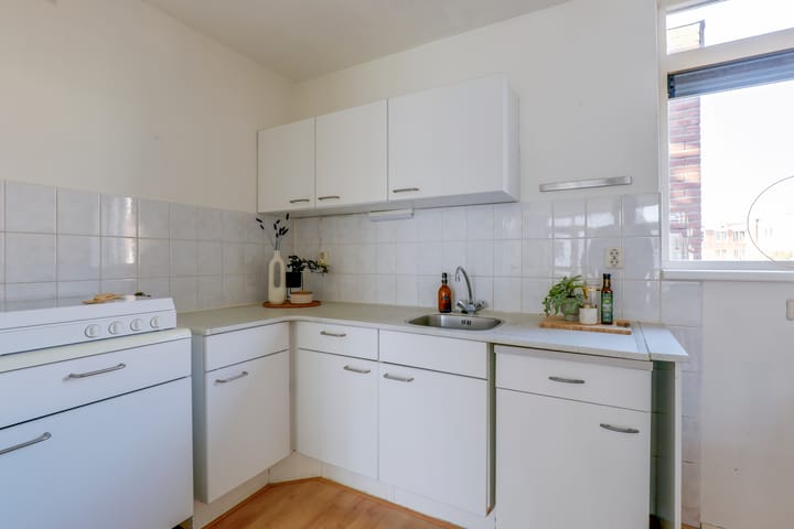 Foto 9 van Johannes Uitenbogaertstraat 30