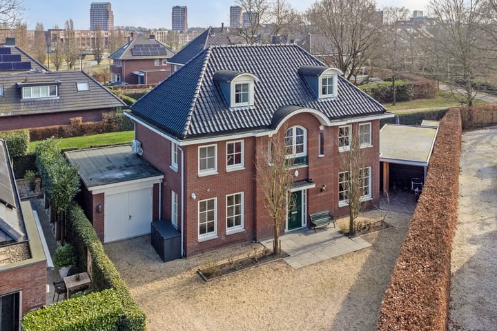 Foto 64 van Laakboulevard 310