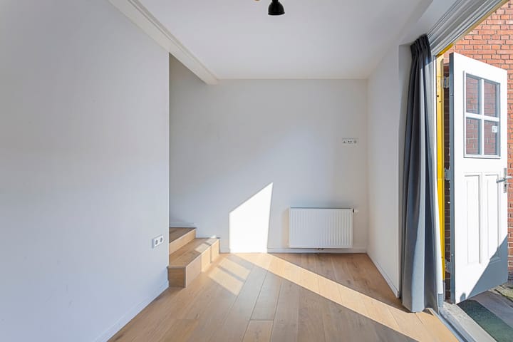 Photo 8 of Bankastraat 42-E