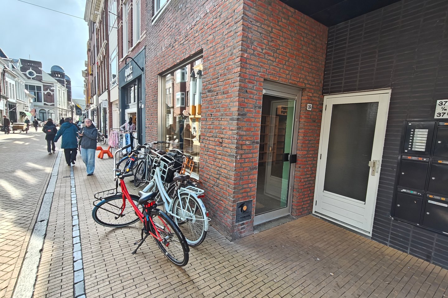 Bekijk foto 2 van Folkingestraat 39