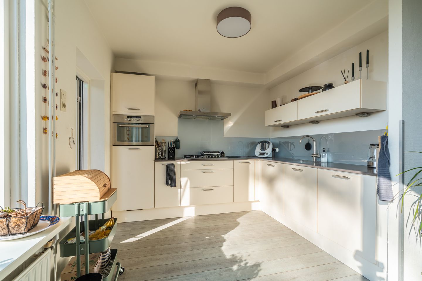 Photo 19 of Komeet 42