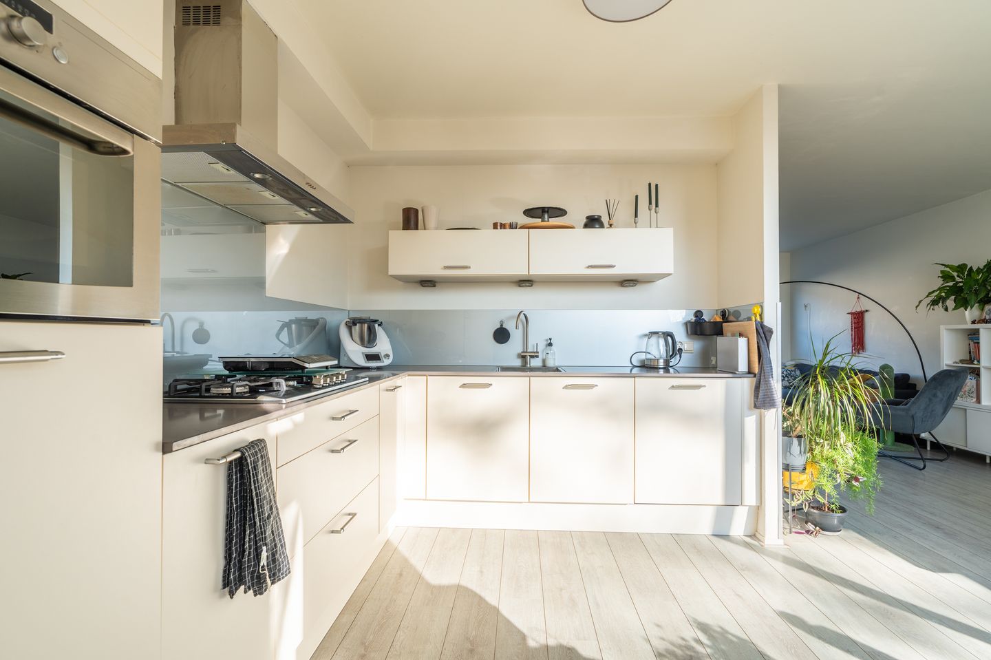 Photo 20 of Komeet 42