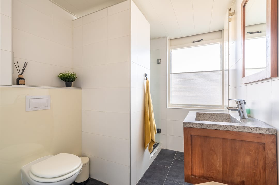 Photo 38 of Komeet 42