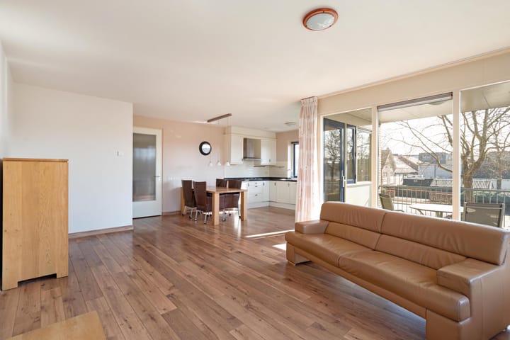 Photo 14 of Weemstraat 7