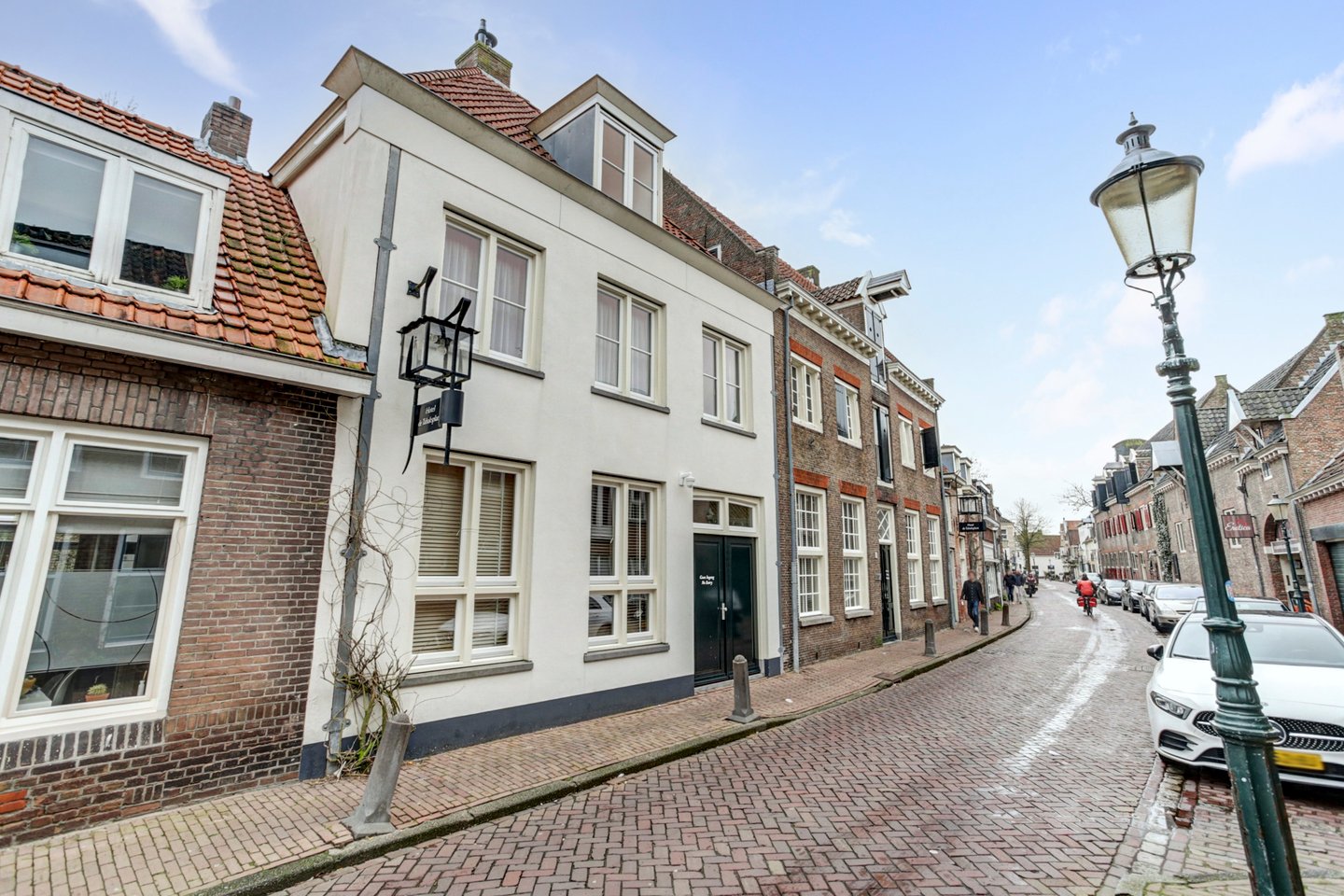 View photo 2 of Coninckstraat 13-19