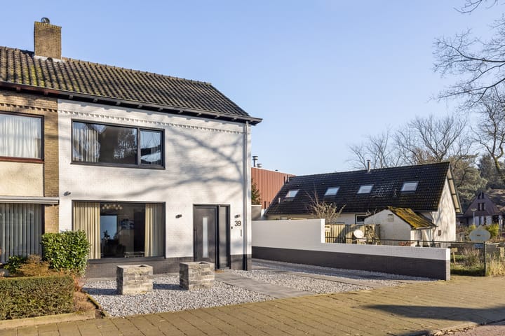 Foto 1 van Burgemeester Uijenstraat 39