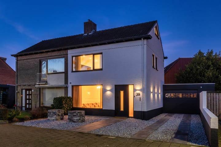 Foto 50 van Burgemeester Uijenstraat 39