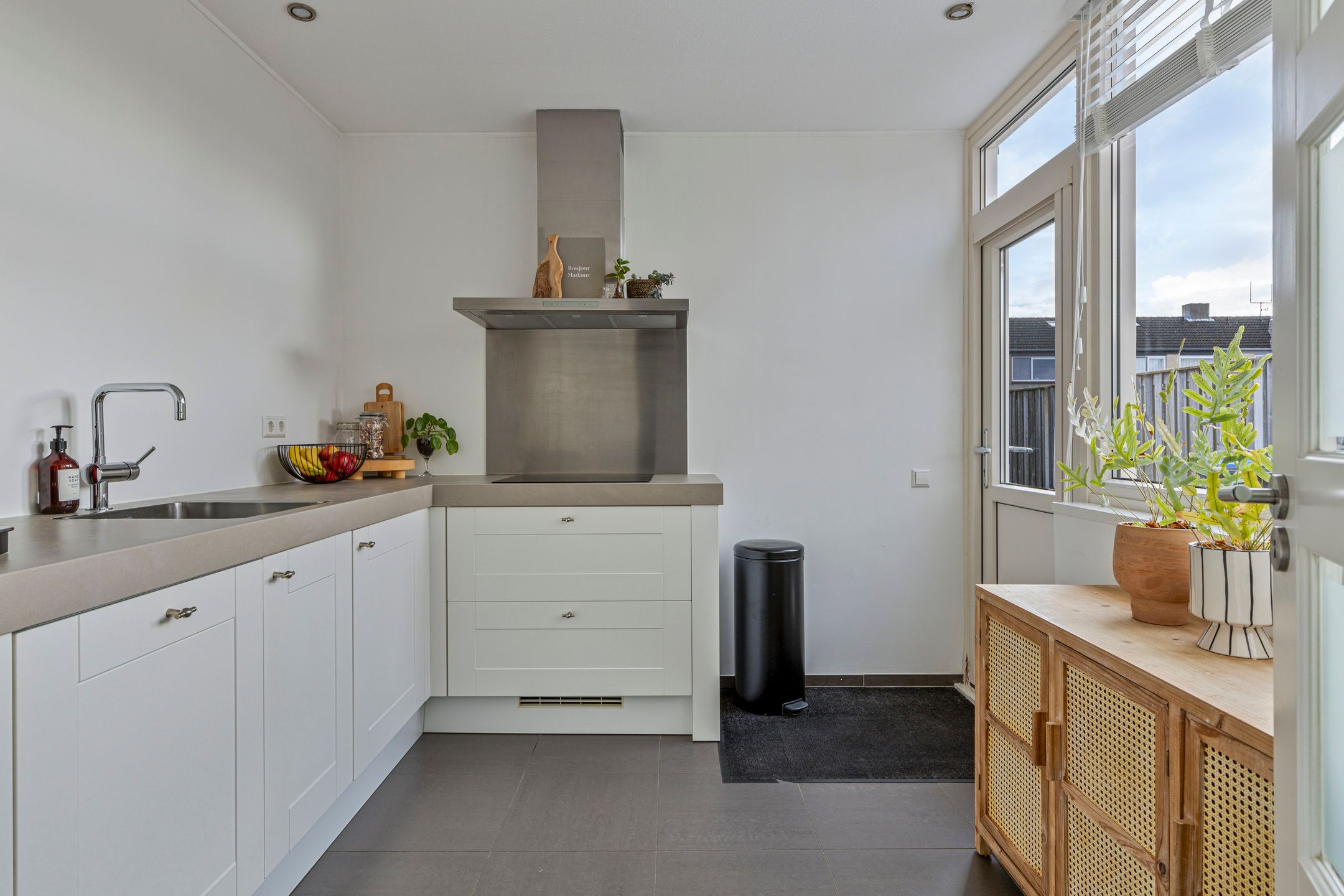 Photo 3 of Deken Tomaslaan 22