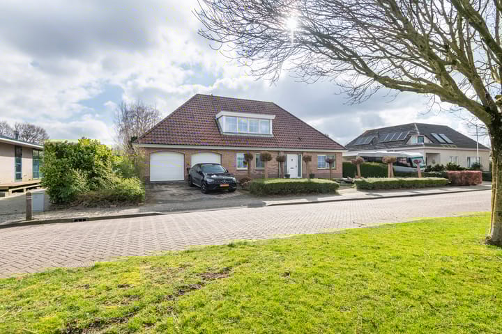 Photo 2 of Roerdompstraat 25