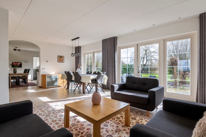 Photo 4 of Roerdompstraat 25