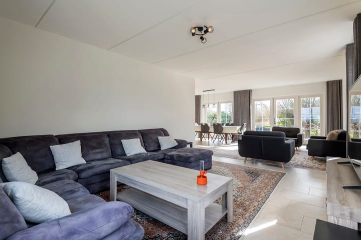 Photo 5 of Roerdompstraat 25