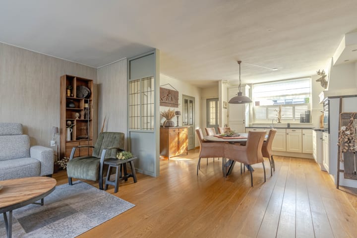 Photo 11 of Bachstraat 37