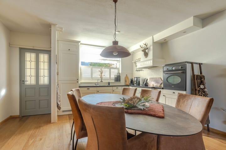 Photo 12 of Bachstraat 37