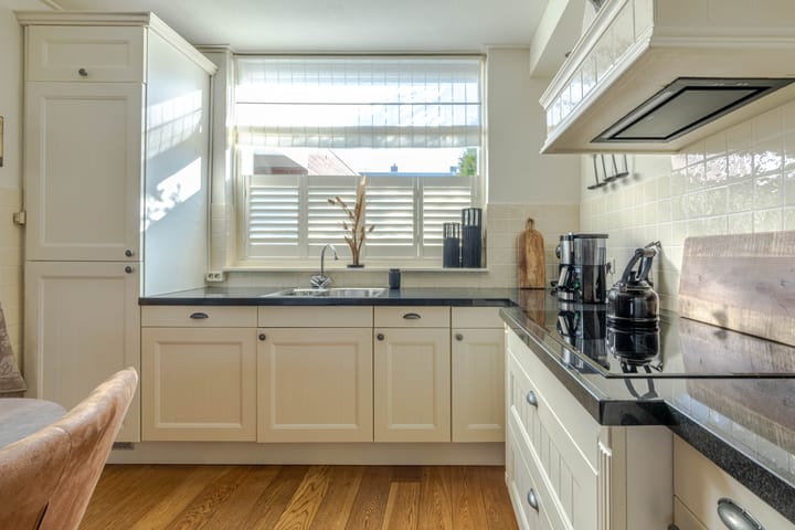 Photo 13 of Bachstraat 37