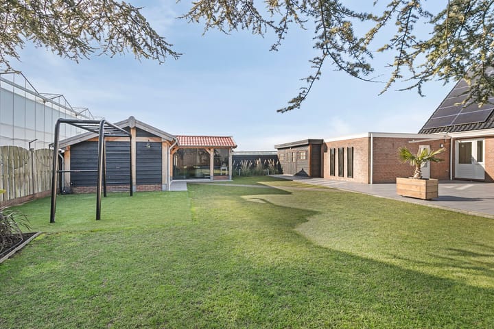 Foto 43 van Anthuriumweg 46