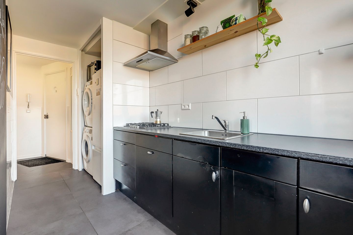 Photo 14 of Huissensestraat 101-2