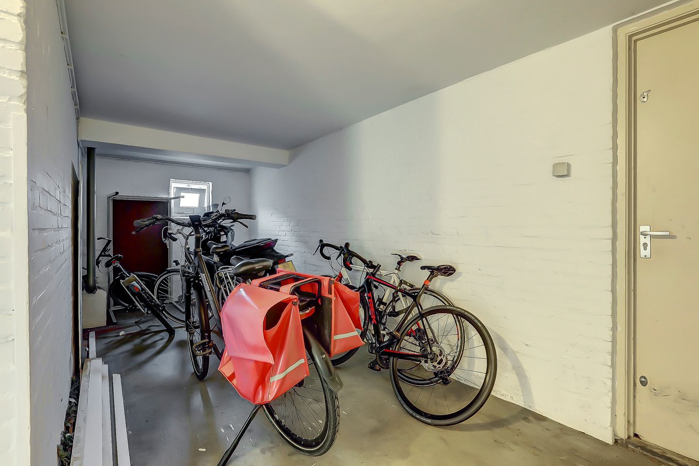 Photo 29 of Huissensestraat 101-2