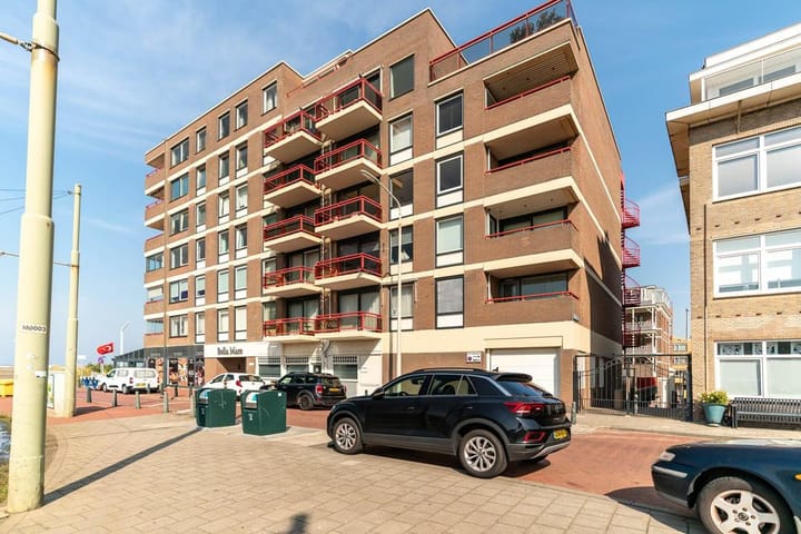 Photo 3 of Zeeruststraat 94