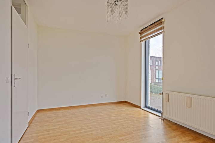 Foto 16 van Kingstonplantsoen 28