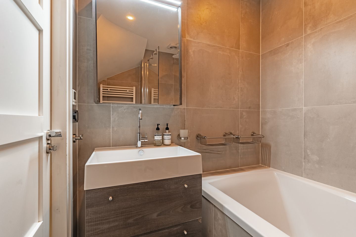 Photo 19 of Hudsonstraat 125-H