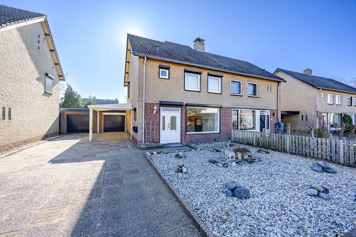 Foto 1 van Van Bergenstraat 16