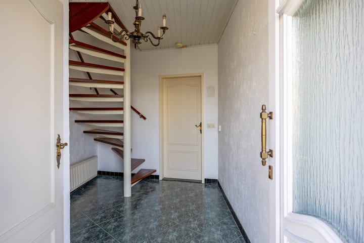 Foto 8 van Van Bergenstraat 16