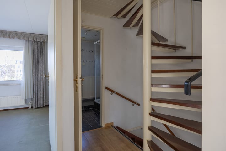 Foto 17 van Van Bergenstraat 16