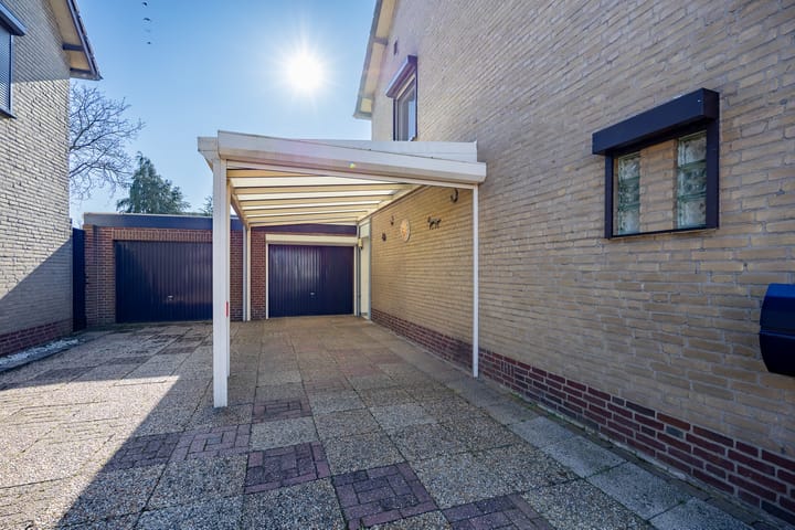 Foto 32 van Van Bergenstraat 16