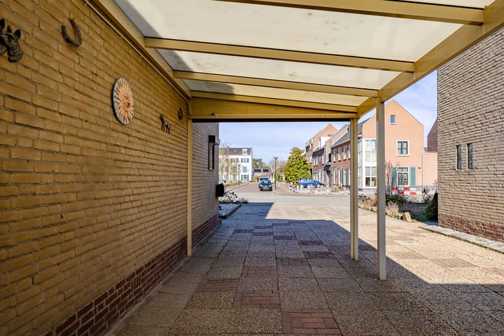 Foto 33 van Van Bergenstraat 16