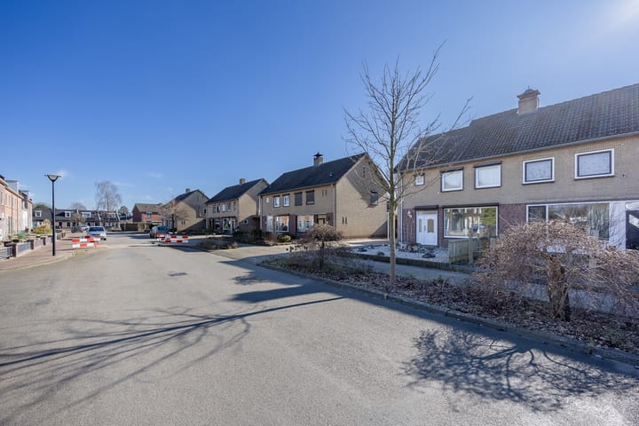 Foto 35 van Van Bergenstraat 16