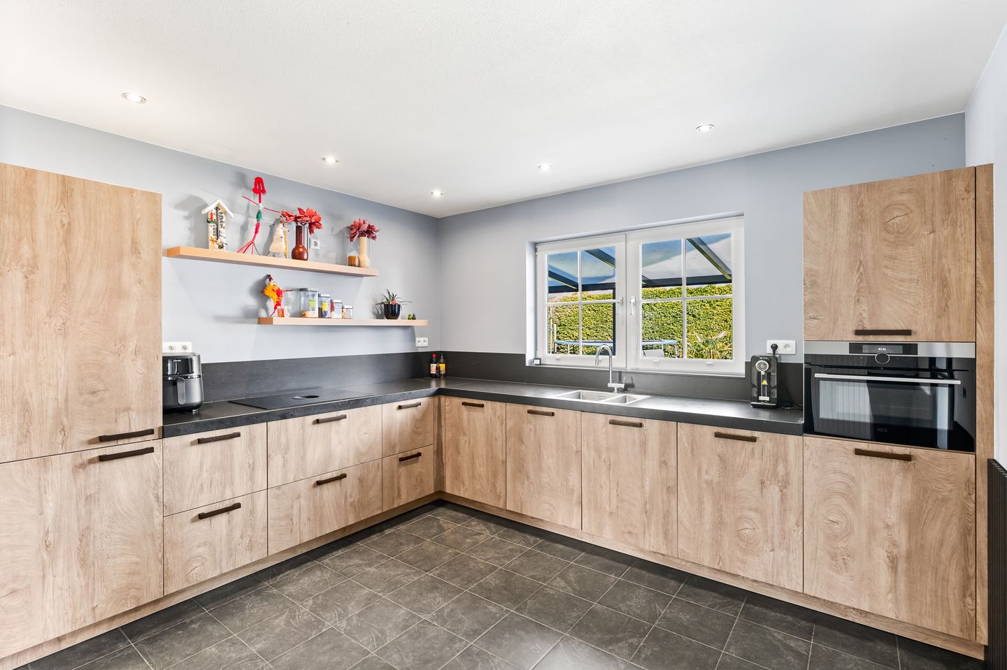 Photo 4 of Mgr. L. Dobbelaarstraat 8